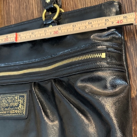 Coach Poppy Daisy Black Patent Leather Shoulder Bag Tote Gold
Accents - Picture 10 of 10